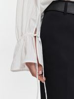 Блузка с расклешенными манжетами