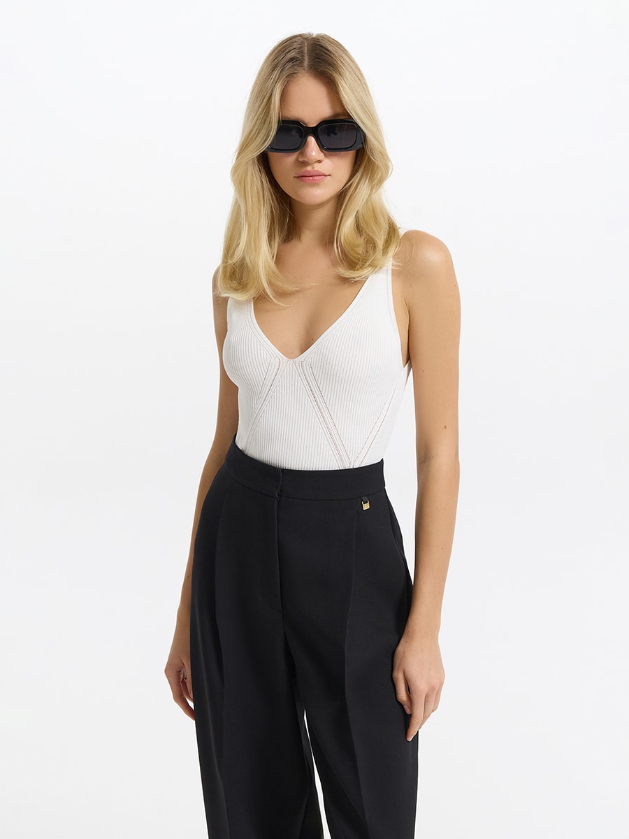 Трикотажный топ на бретелях