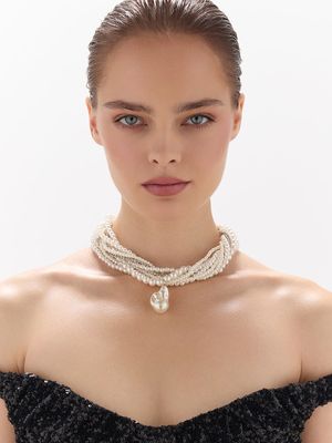 

Многослойное колье с кулоном