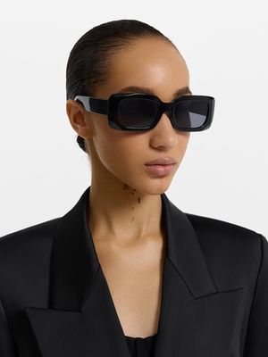 

Солнцезащитные очки с футляром