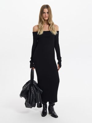 

Трикотажное платье миди с открытыми плечами