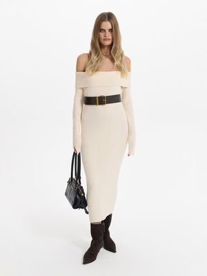 

Трикотажное платье миди с открытыми плечами