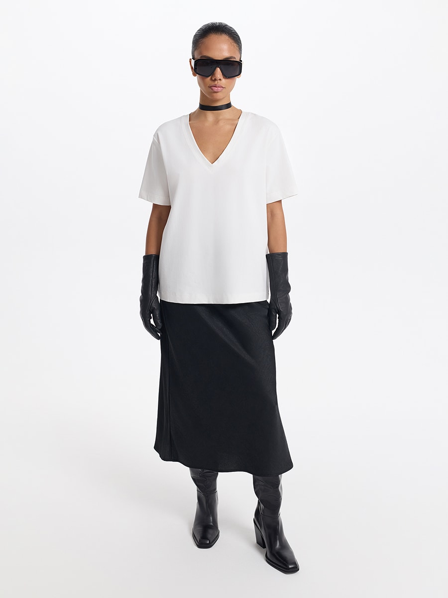 Футболка c V-вырезом