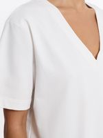 Футболка c V-вырезом