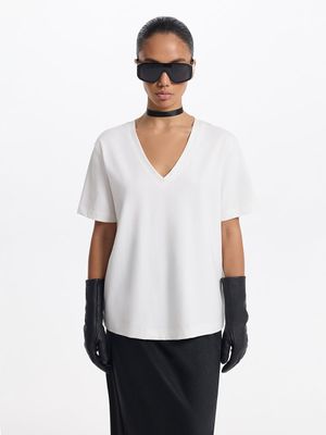 

Футболка c V-вырезом