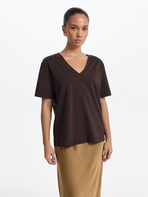 

Футболка c V-вырезом