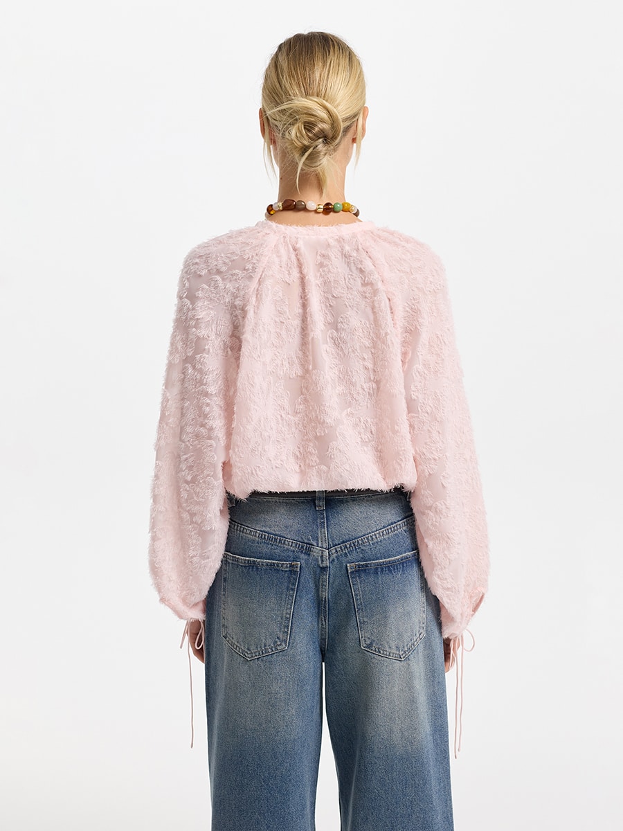 Блузка с объемными цветами