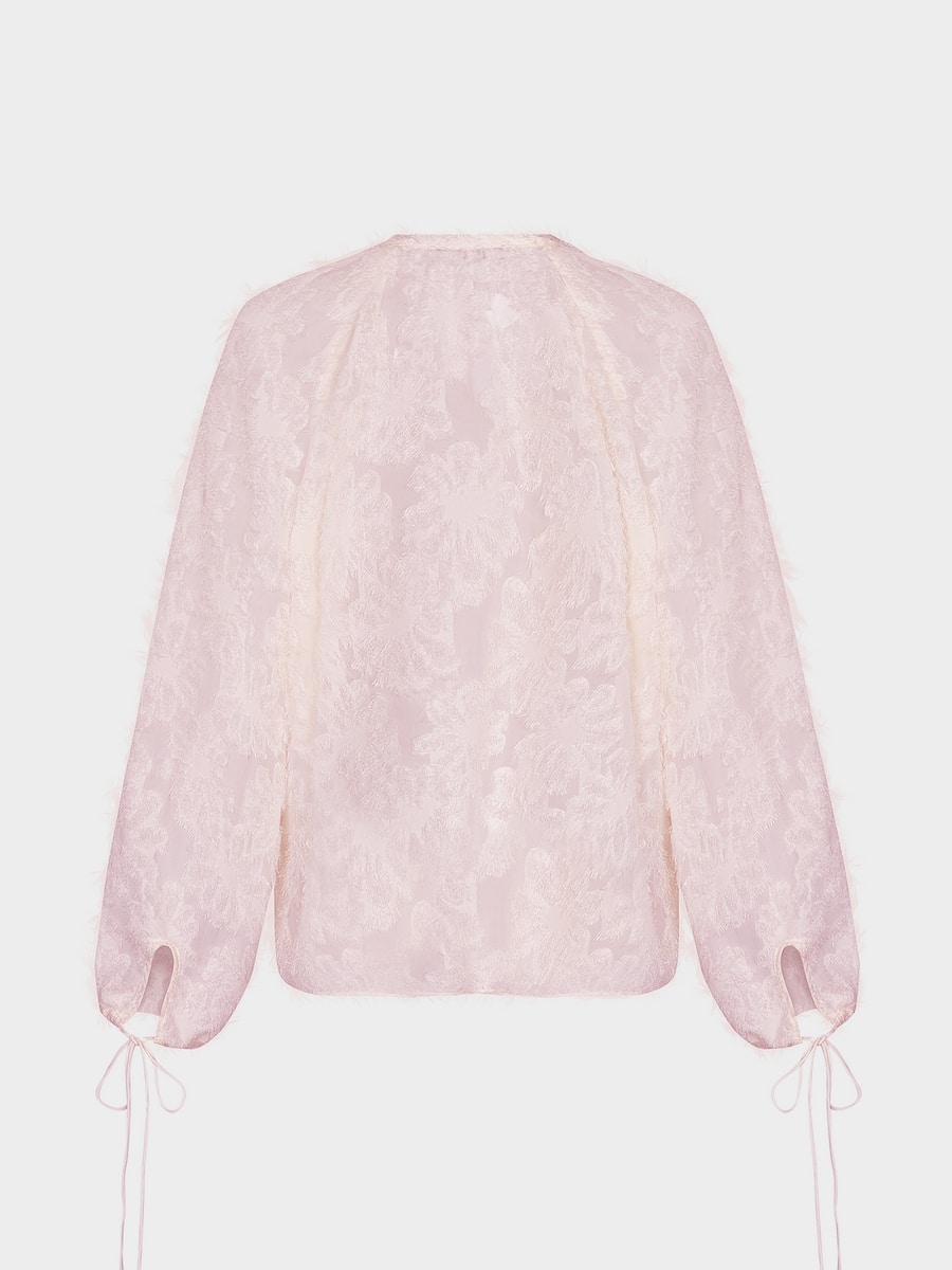 Блузка с объемными цветами