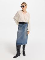 Блузка с объемными цветами