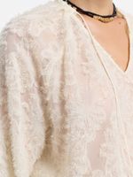 Блузка с объемными цветами