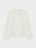 Блузка с объемными цветами