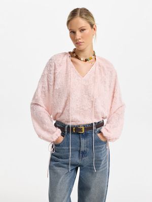 

Блузка с объемными цветами