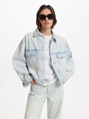 

Джинсовая куртка свободного кроя