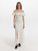 Платье с открытыми плечами