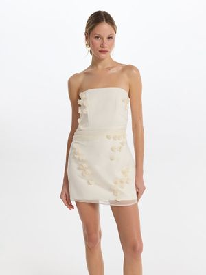 

Платье-бандо с объемными цветами