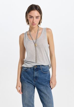 

Майка в рубчик с вискозой