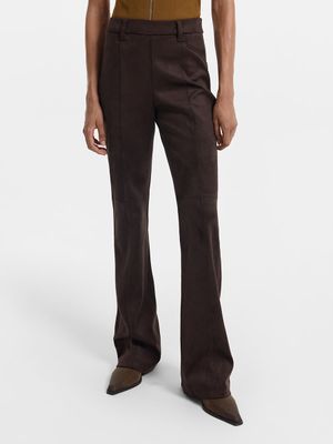 

Брюки расклешенного кроя из экозамши