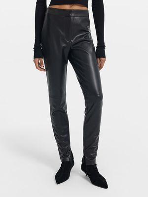 

Брюки из экокожи зауженного кроя