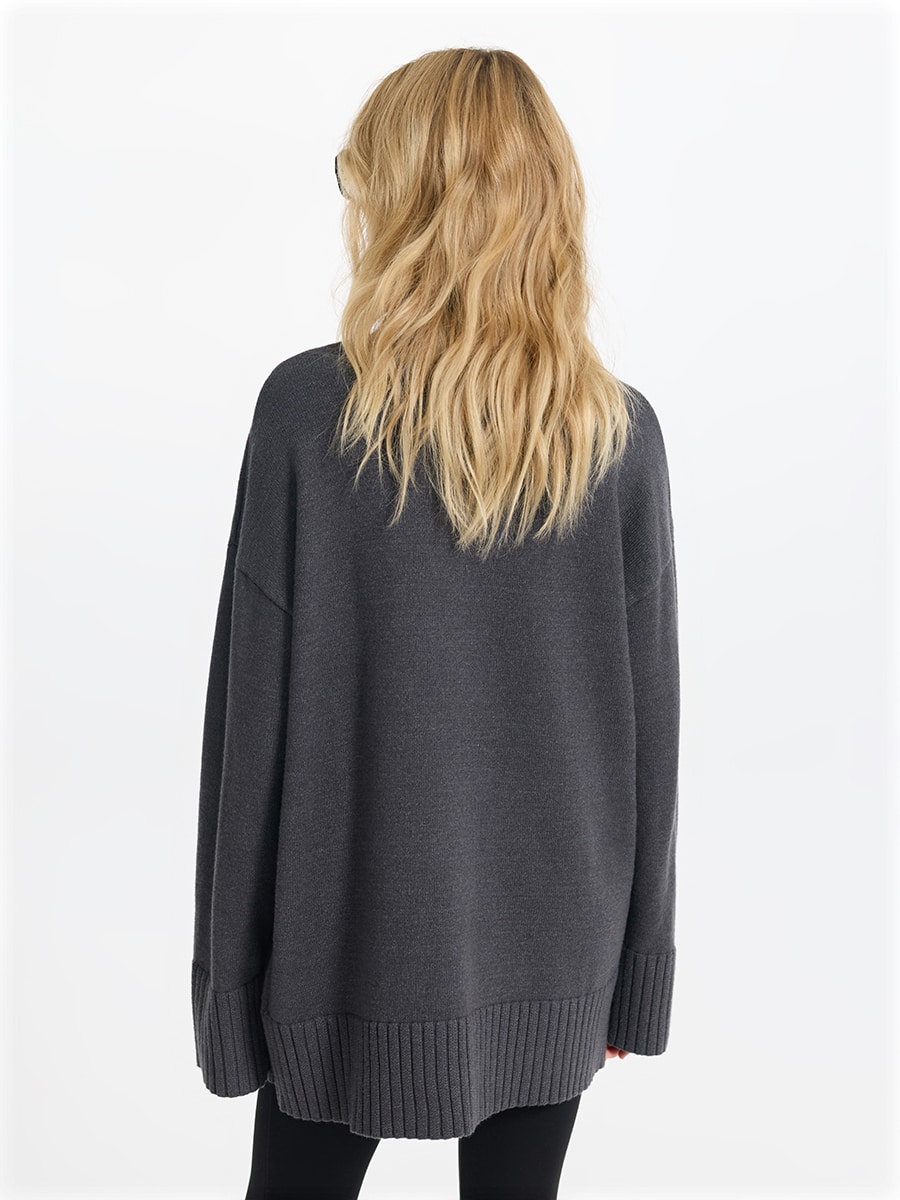 Свитер свободного кроя
