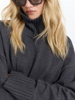 Свитер свободного кроя