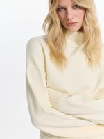 Свитер свободного кроя