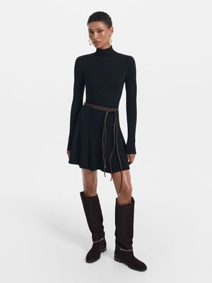 

Трикотажное платье мини с воротником-стойкой