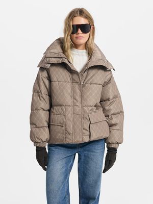 

Стеганая куртка из водонепроницаемой ткани с капюшоном