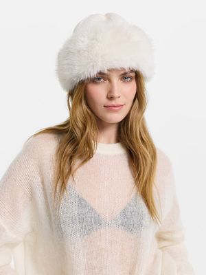 

Шапка с шерстью и меховой отделкой