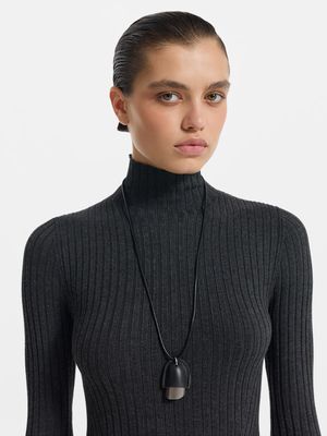 Подвеска на кожаном шнурке 2599₽