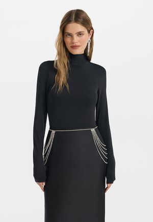 

Пояс-цепочка со стразами