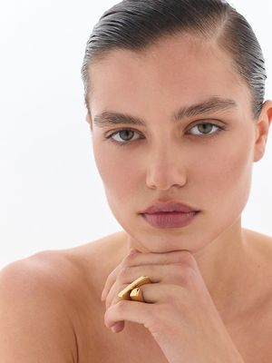 

Объемное кольцо геометричной формы