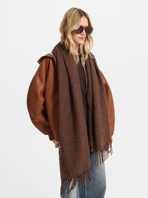 

Объемный шарф с бахромой