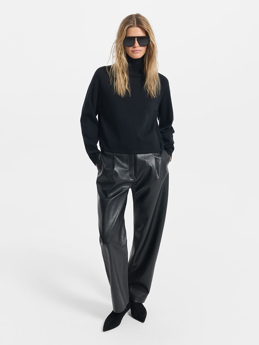 Брюки из экокожи