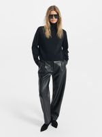 Брюки из экокожи