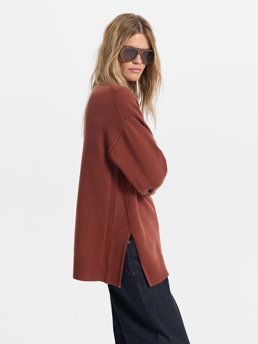 Свитер свободного кроя