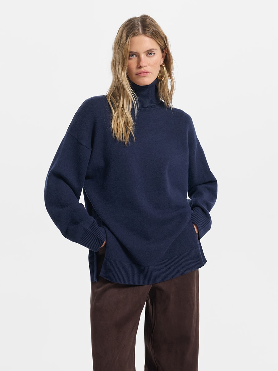 Свитер свободного кроя с разрезами