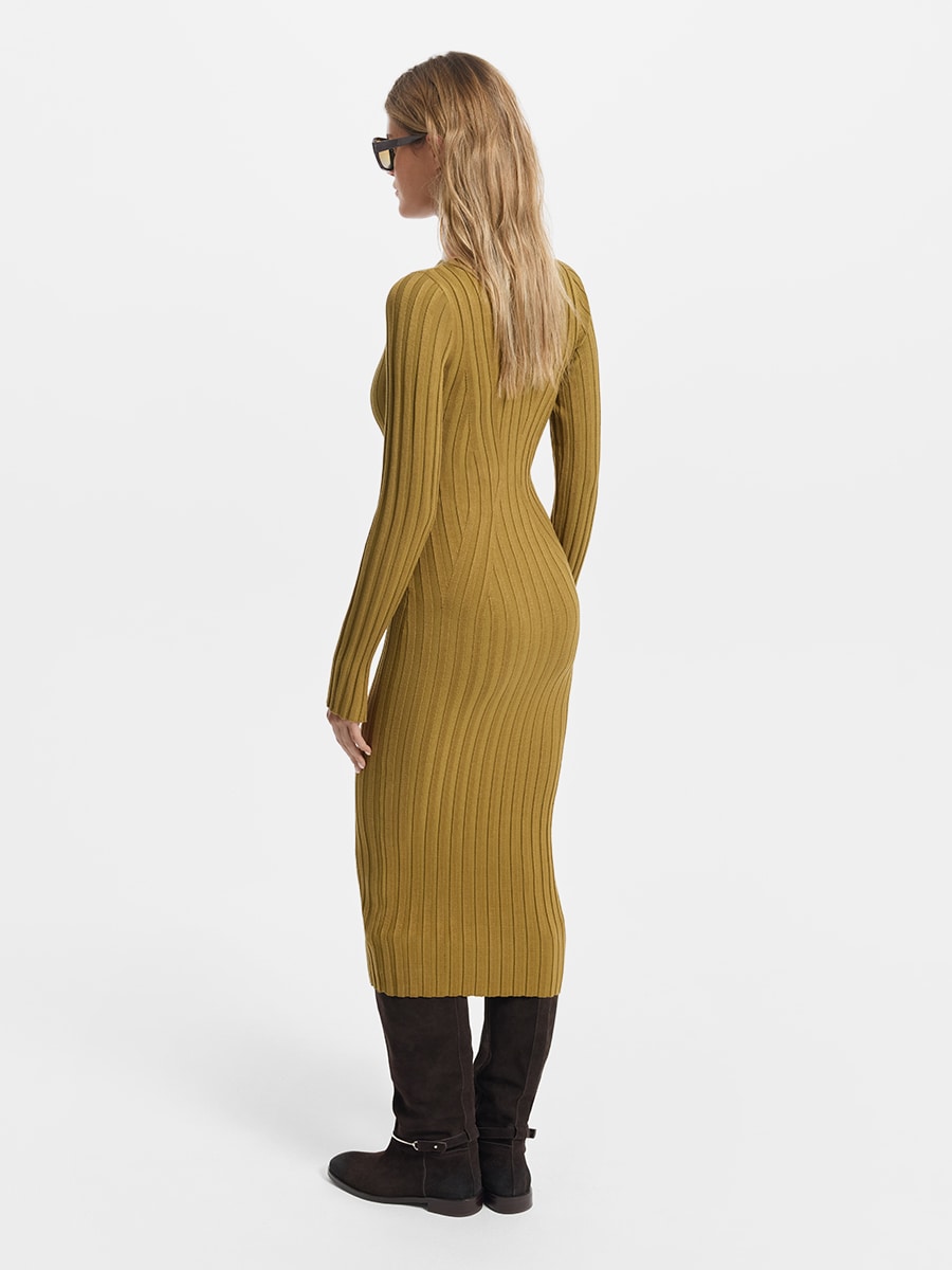 Трикотажное платье миди