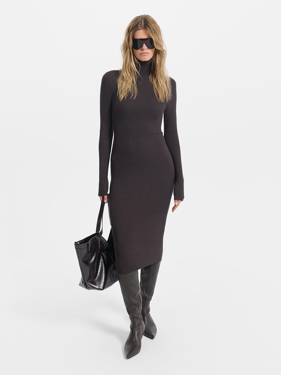 Трикотажное платье миди