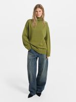 Свитер свободного кроя