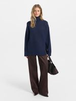 Свитер свободного кроя