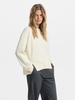 Джемпер с разрезами