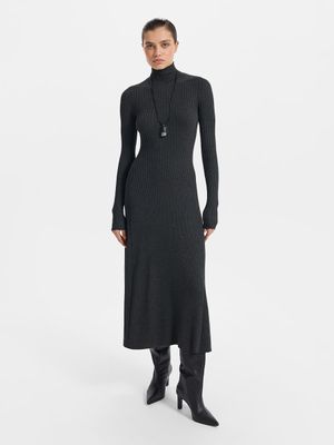 

Трикотажное платье миди