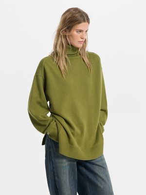 

Свитер свободного кроя с разрезами