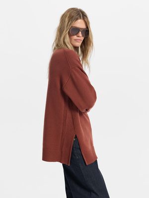 

Свитер свободного кроя с разрезами