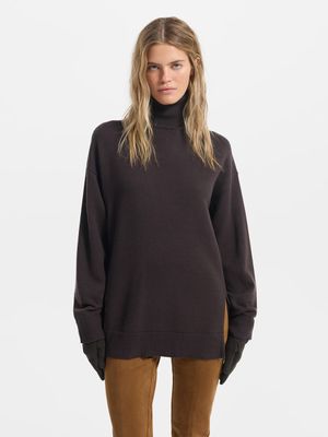 

Свитер свободного кроя с разрезами