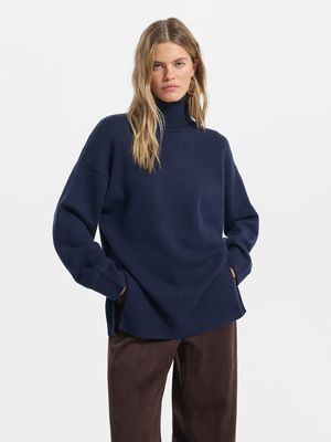 

Свитер свободного кроя с разрезами