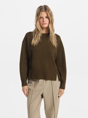 

Джемпер с разрезами