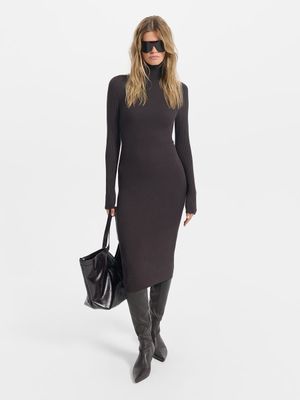 

Трикотажное платье миди с воротником-стойкой