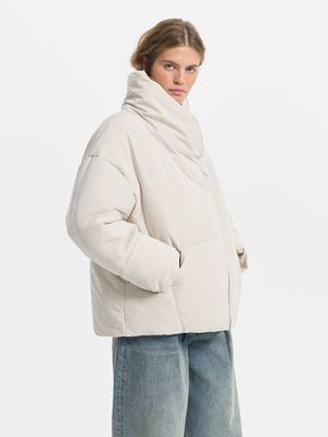 

Утепленная куртка с объемным воротником