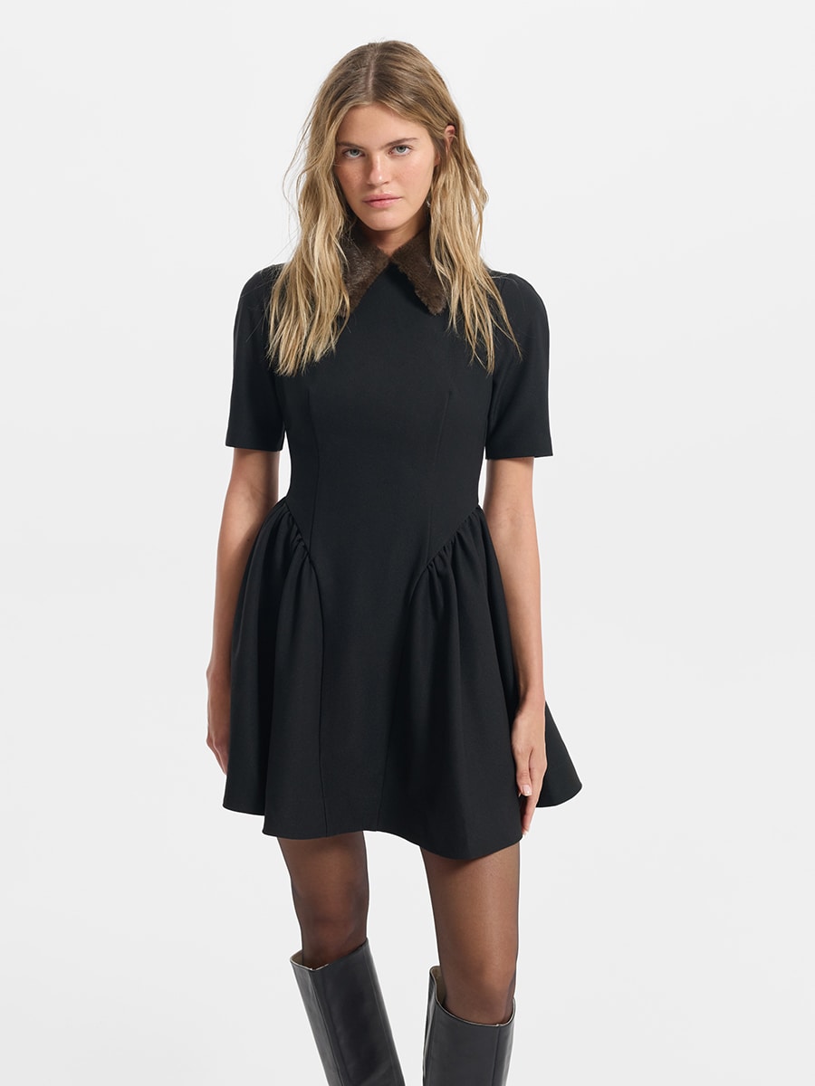 Платье с меховым воротником